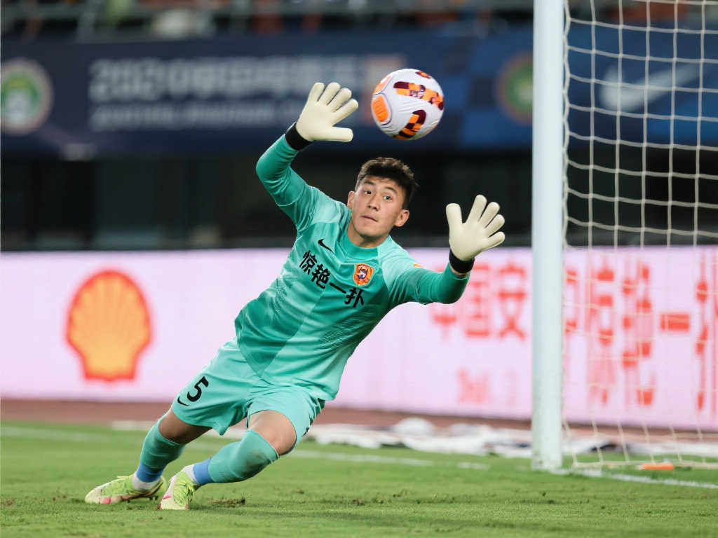 【现场快讯】神速反应!U17国少门将依合散神勇扑点 【现场快讯】神速反应!U17国少门将依合散神勇扑点